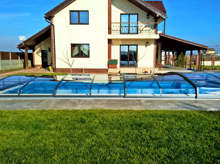 Low pool enclosure Azure Angle