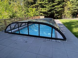 Low pool enclosure Elegant