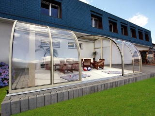 Retractable patio enclosure CORSO Entry fits great on your outdoor patio