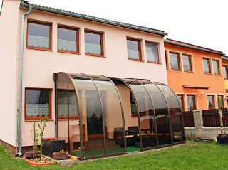 Retractable patio enclosure CORSO Entry with smoked polycarbonate panels