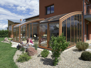 Patio enclosure CORSO Premium greatly increases thermal isolation of adjacent wall