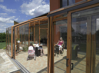 Retractable terrace enclosure CORSO Premium creates nice veranda