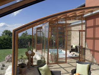 Patio enclosure CORSO Premium can also cover pool or hot tub