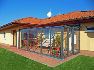 Retractable veranda enclosure CORSO Premium on brick wall