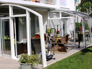 Retractable patio cover CORSO Premium with white aluminum frames