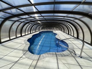Pool enclosure Laguna Type III for atypical swimmingpool