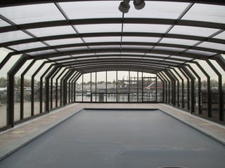 Pool enclosure Oceanic High - view from inside
