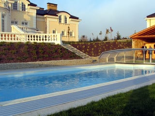 Pool enclosure OCEANIC increases water temperature