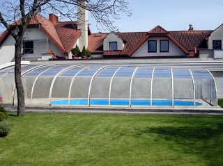 Look inside swimming pool enclosure STYLE