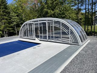 Pool enclosure Tropea: Perfect blend of space and elegance