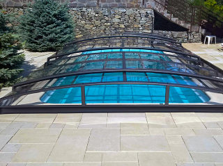 Relaxation corner with pool enclosure Azure Angle