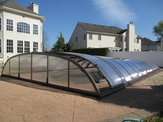 Retractable pool enclosure ELEGANT with side entrance