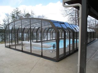Retractable pool enclosure Oceanic High