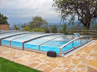 Anthracite frames used on pool enclosure VIVA