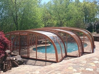 Three different angles of aluminum profiles are used on this pool enclosure